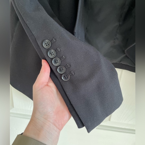 Work wardrobe staple, black BCBGMaxAzria open front draped blazer, w/pockets! - Picture 4 of 9